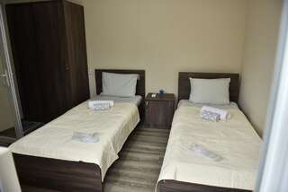 Отели типа «постель и завтрак» HOTEL SANI Батуми Двухместный номер с 2 отдельными кроватями и балконом-4