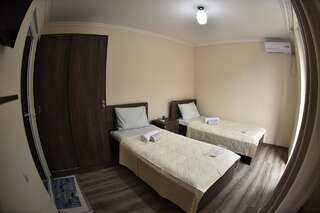 Отели типа «постель и завтрак» HOTEL SANI Батуми Двухместный номер с 2 отдельными кроватями и балконом-1